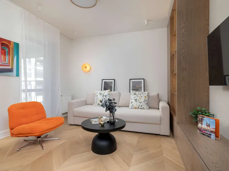 Elegantes Apartment mit Arbeitsbereich | Balkon – Foto 1