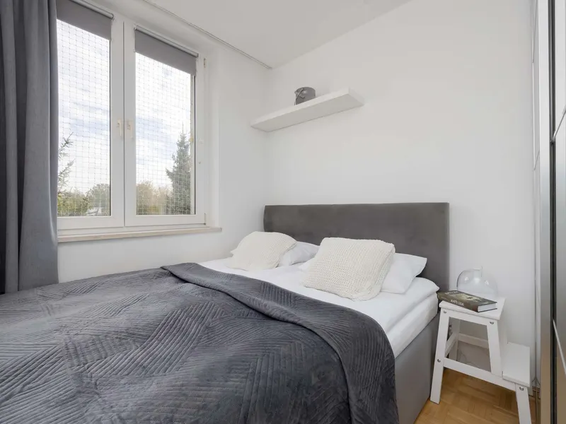 Geräumiges Apartment | Arbeitsbereich, Bad und Balkon – Foto 2