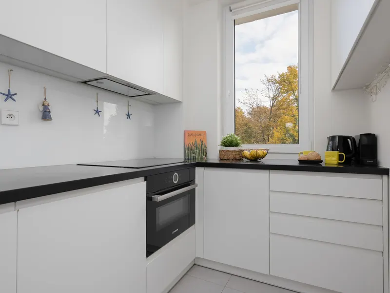 Geräumiges Apartment | Arbeitsbereich, Bad und Balkon – Foto 4