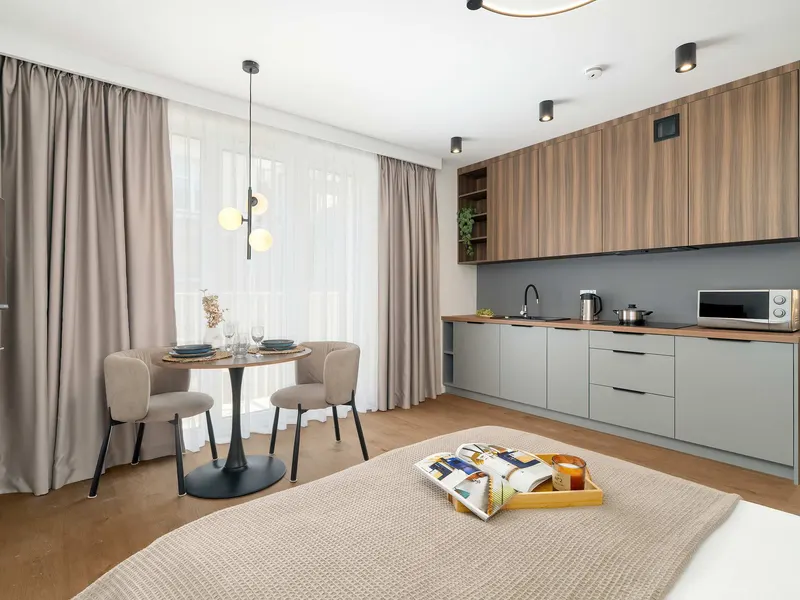 Modernes Studio in der Innenstadt | Balkon – Foto 2