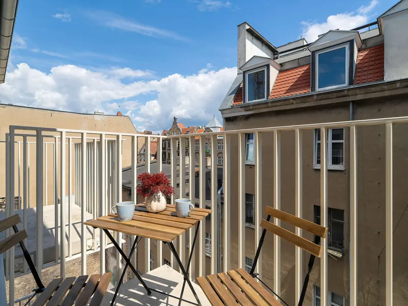 Modernes Studio in der Innenstadt | Balkon – Foto 4