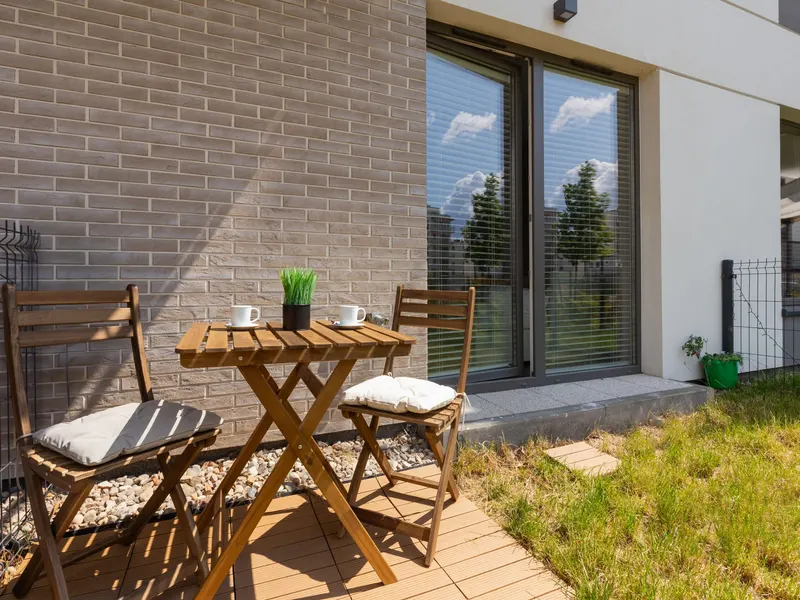 Modernes Studio mit Terrasse in Praga | Privatparkplatz – Foto 2