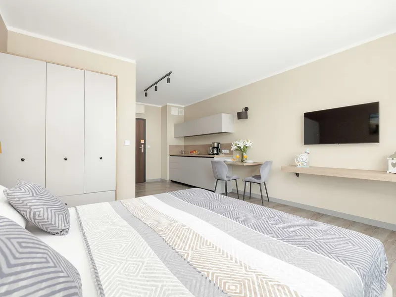 Modernes Studio mit Parkplatz | Balkon – Foto 1