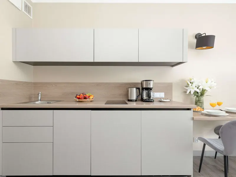 Modernes Studio mit Parkplatz | Balkon – Foto 2