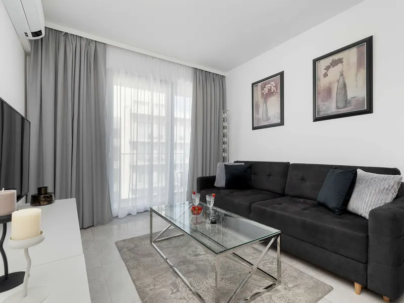 Nowoczesny Apartament z Balkonem | Blisko Plaży – zdjęcie 1