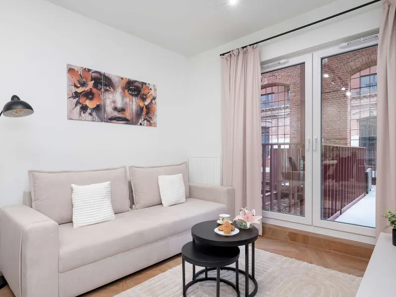 Uroczy Apartament z Tarasem | Zwierzęta Akceptowane – zdjęcie 1