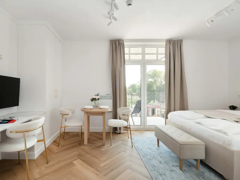 Eleganckie Studio z Balkonem | Blisko Parku Zdrojowego – zdjęcie 1