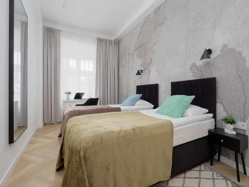 Spacious Apartment with a Desk | Old Town – photo 3
