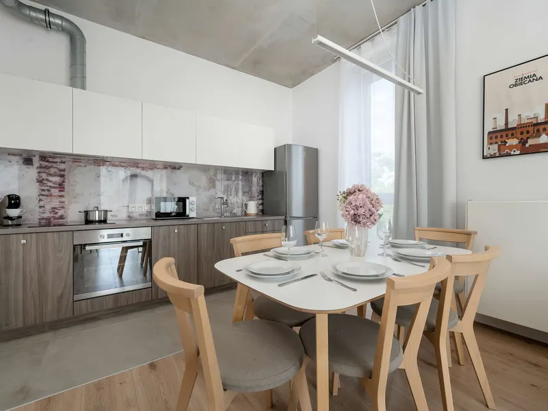Modern Apartment in Center | Air Conditioning | Desk – photo 4