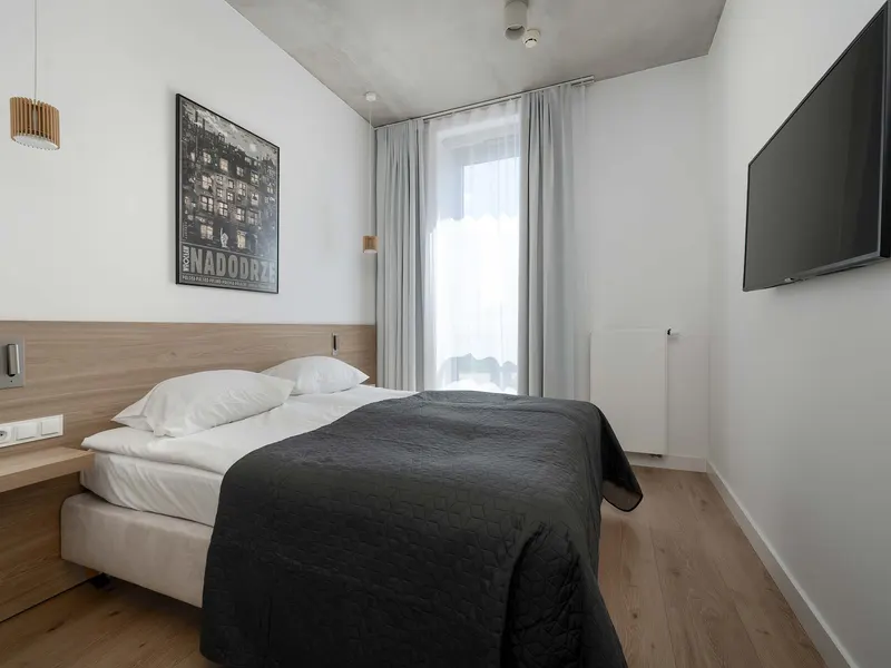 Modern Apartment in Center | Air Conditioning | Desk – photo 2