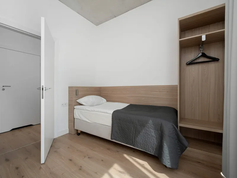 Modern Apartment in Center | Air Conditioning | Desk – photo 3