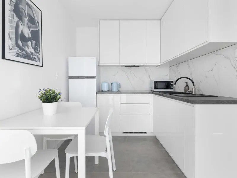 Geräumiges Appartement für die Familie | Balkon | Arbeitsplatz für die Telearbeit – Foto 3