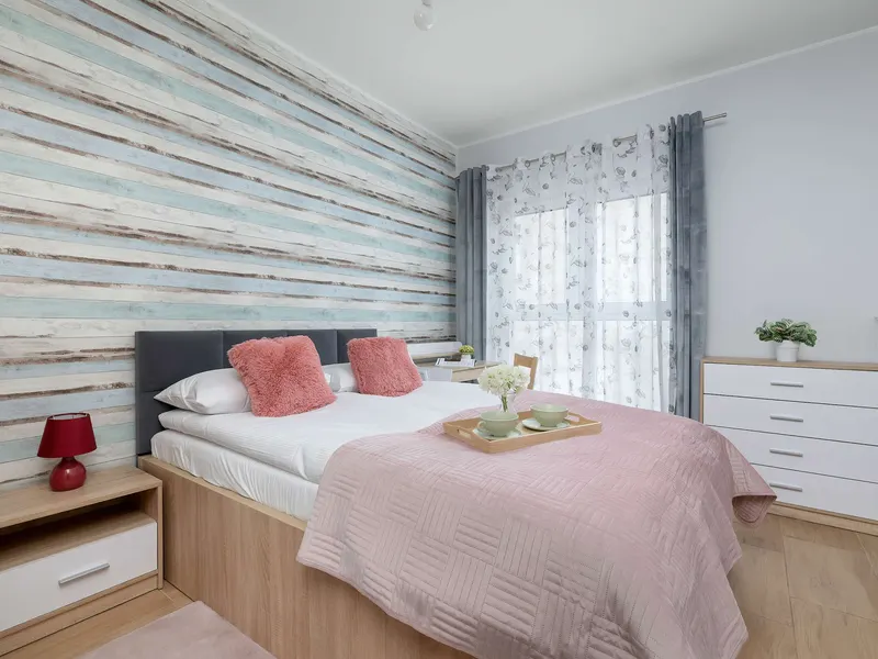 Beige and Pink Apartment | Balcony | Desk – photo 2