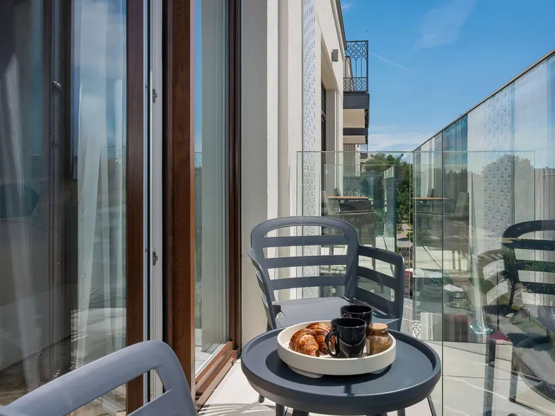 Gemütliches Studio mit Balkon | Arbeitsbereich | Salt Graduation Towers – Foto 5