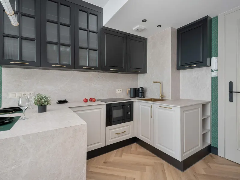 Gemütliches Studio mit Balkon | Arbeitsbereich | Salt Graduation Towers – Foto 3