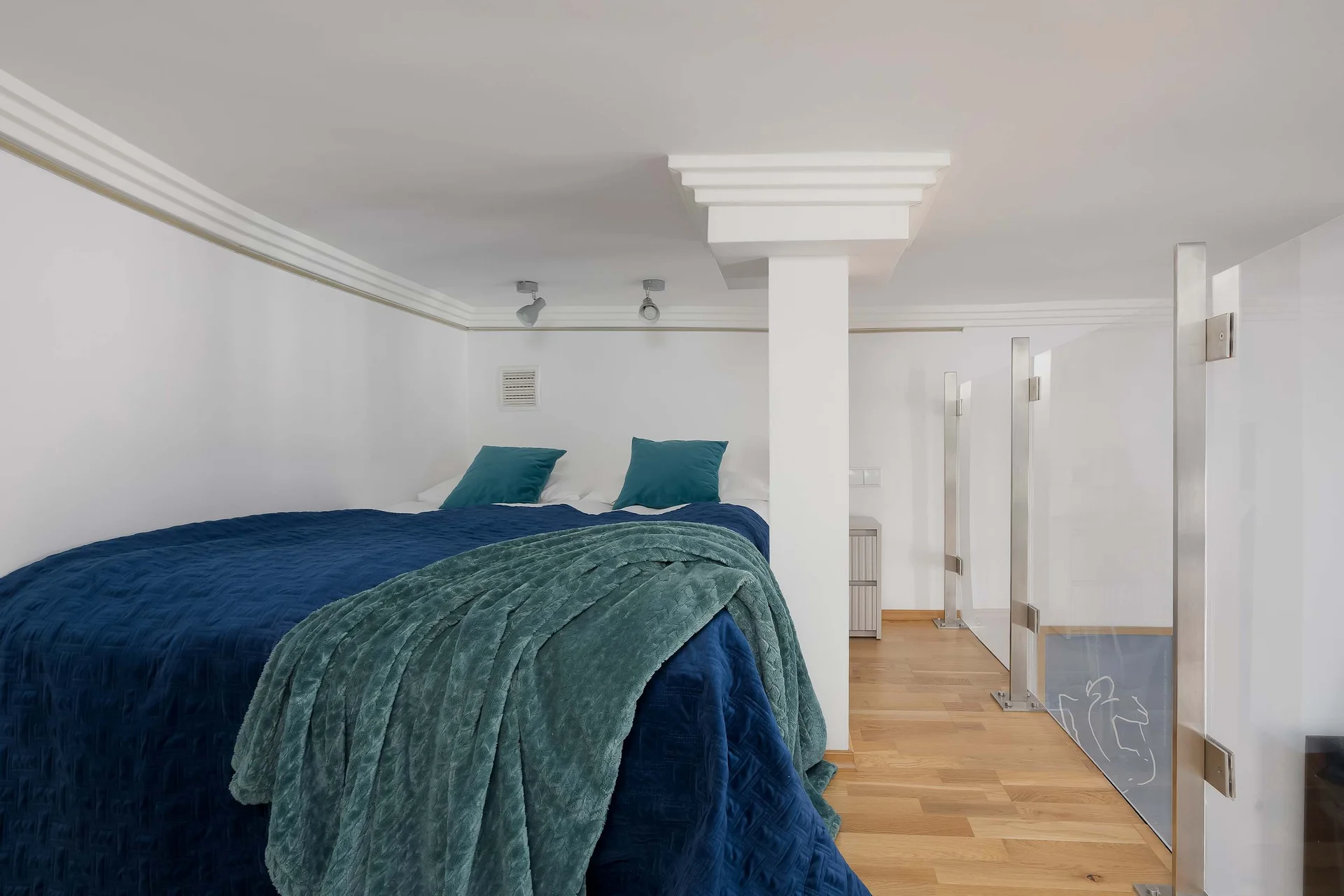 Cozy sleeping area featuring a comfortable double bed and elegant interior details.