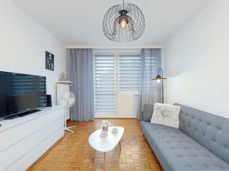 Ein praktisches Appartement mit Balkon | Ein Ort zum Arbeiten – Foto 1