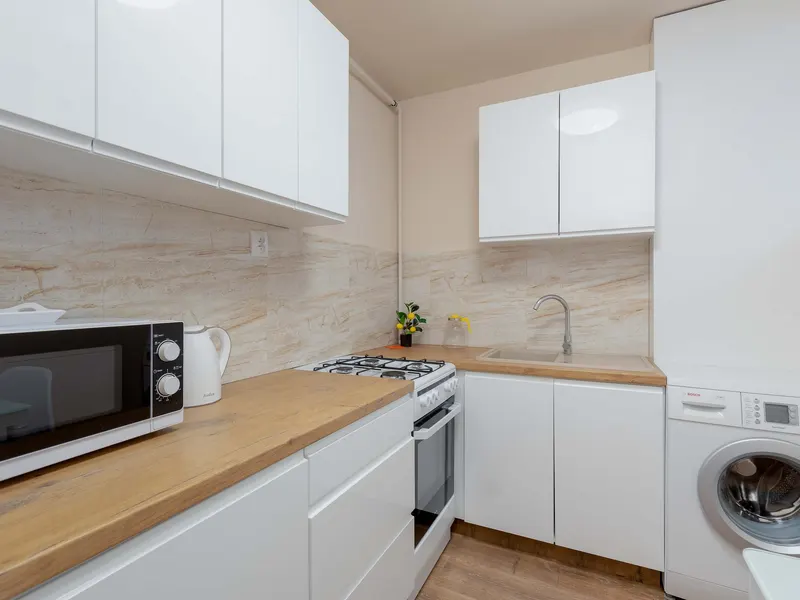 Ein praktisches Appartement mit Balkon | Ein Ort zum Arbeiten – Foto 3
