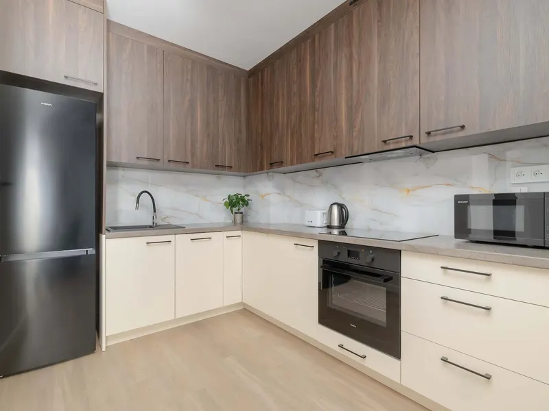 Geräumiges Appartement mit Parkplatz | Arbeitsbereich | In der Nähe der Altstadt – Foto 3