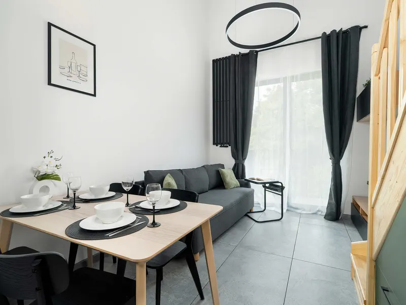 Kompaktowe Studio z Antresolą | Balkon | Blisko Centrum – zdjęcie 1