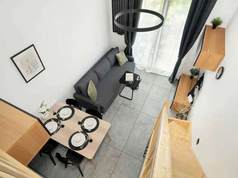 Kompaktowe Studio z Antresolą | Balkon | Blisko Centrum – zdjęcie 5
