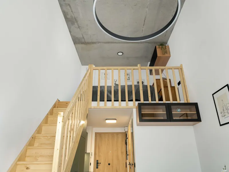 Kompaktowe Studio z Antresolą | Balkon | Blisko Centrum – zdjęcie 4
