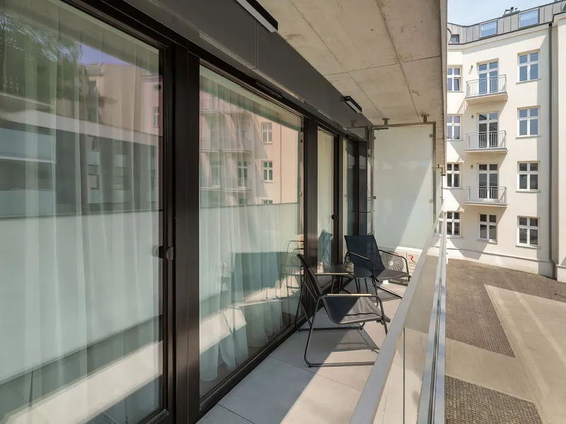 Klimatisiertes Appartement mit Balkon | Arbeitsbereich | Parkplatz – Foto 3