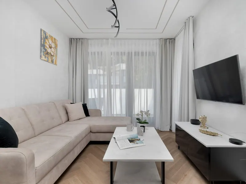 Klimatisiertes Appartement mit Balkon | Arbeitsbereich | Parkplatz – Foto 1
