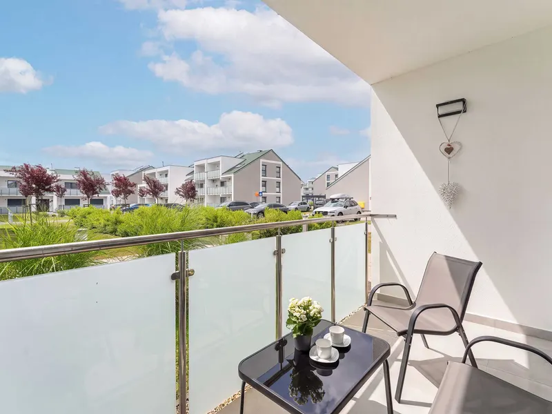 Cozy Studio with a Balcony and Parking yb Noclegi Renters – photo 4