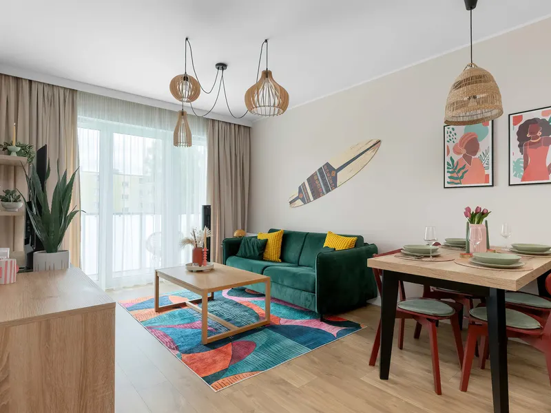 Komfortowy Apartament z Parkingiem | Blisko plaży | Miejsce do pracy – zdjęcie 1