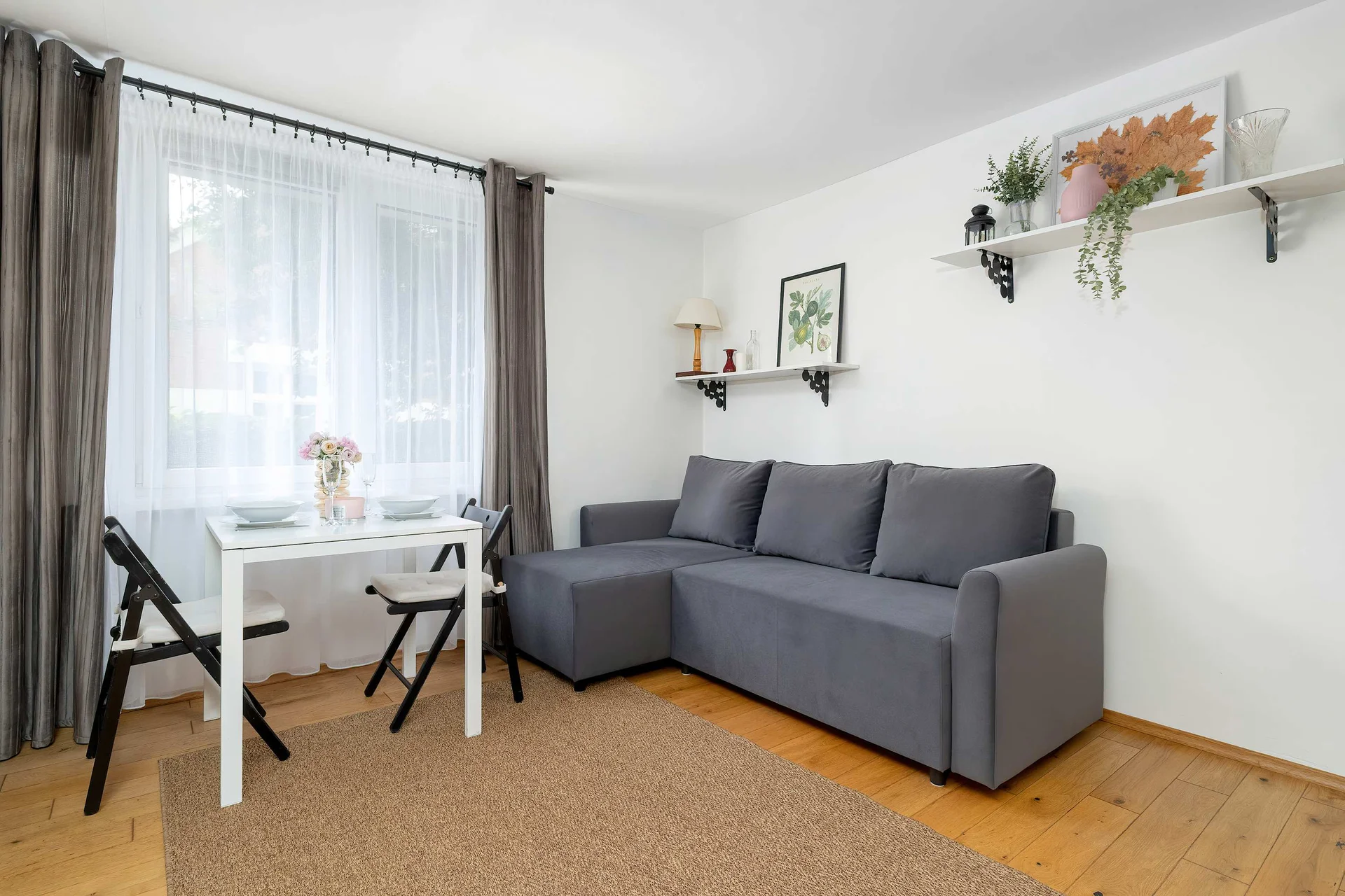 Unwind on the comfortable sofa that can be converted into double bed.