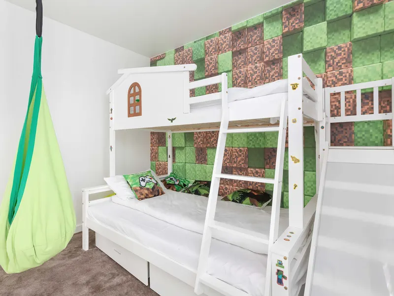 Minecraft-Inspired Apartment | Game Console – photo 2