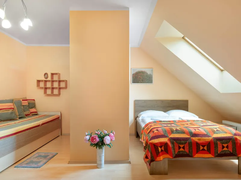 Zweistöckige Wohnung mit Parkplatz | In der Nähe der Innenstadt | Balkon – Foto 2