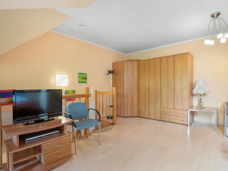 Zweistöckige Wohnung mit Parkplatz | In der Nähe der Innenstadt | Balkon – Foto 3