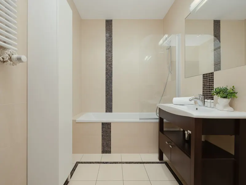 Geräumige Wohnung | Tiefgaragenstellplatz & Balkon – Foto 4