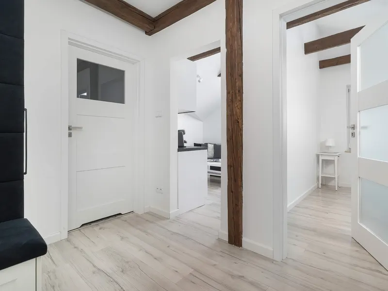 Funkcjonalny Apartament z Biurkiem | Klimatyzacja – zdjęcie 4
