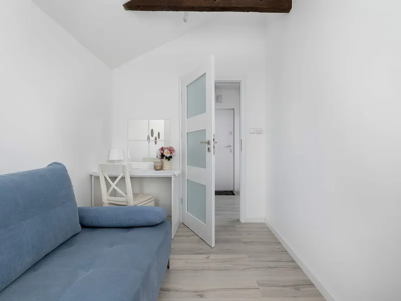 Funkcjonalny Apartament z Biurkiem | Klimatyzacja – zdjęcie 3