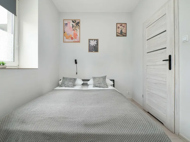 Przytulne Studio z Pralka Niedaleko Muzeum Wlokiennictwa w Lodzi by Noclegi Renters – photo 2