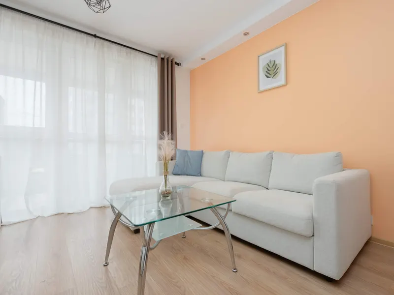 Stilvolle Wohnung mit Balkon | Arbeitsbereich – Foto 1