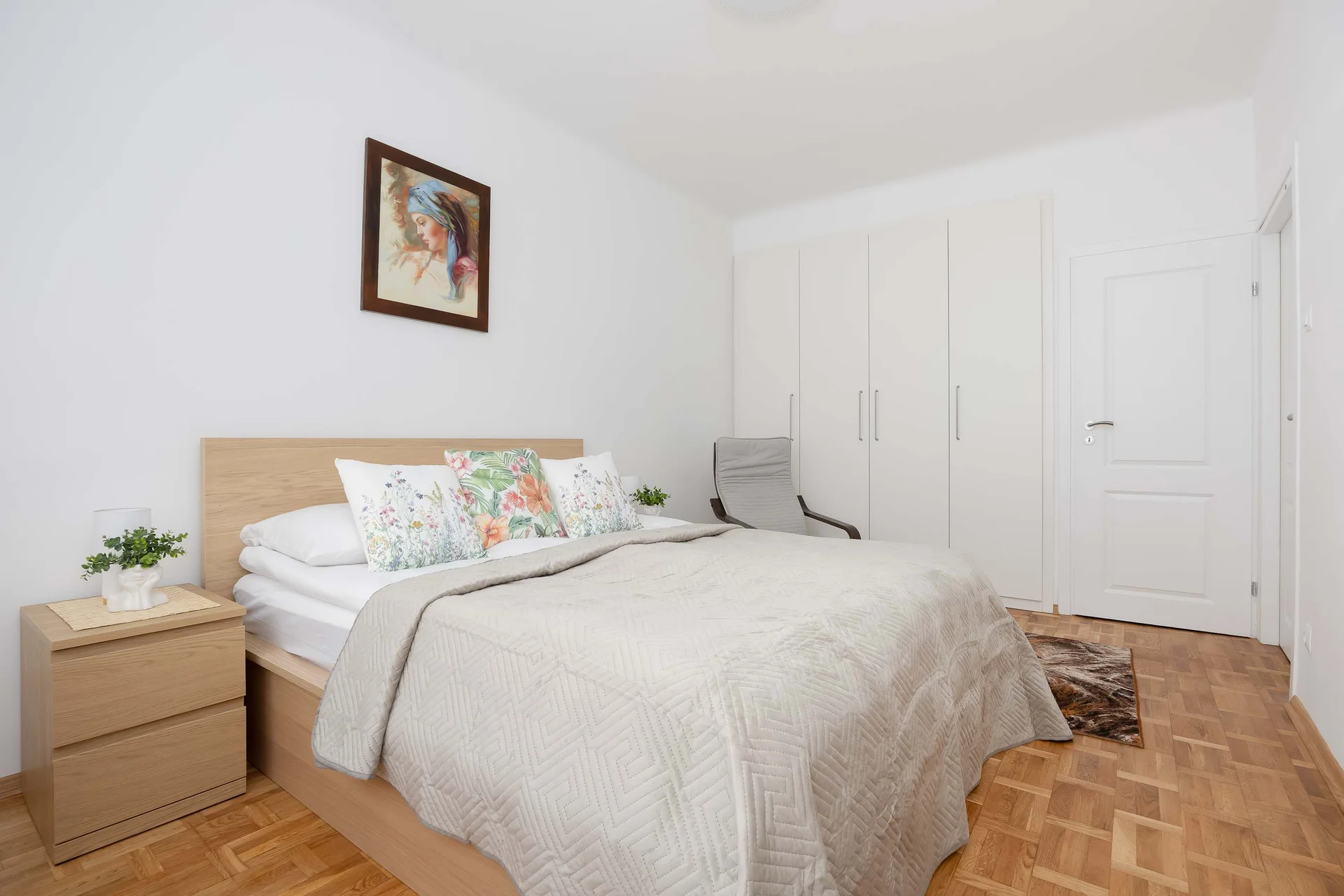The bedroom's modern design ensures a comfortable stay.