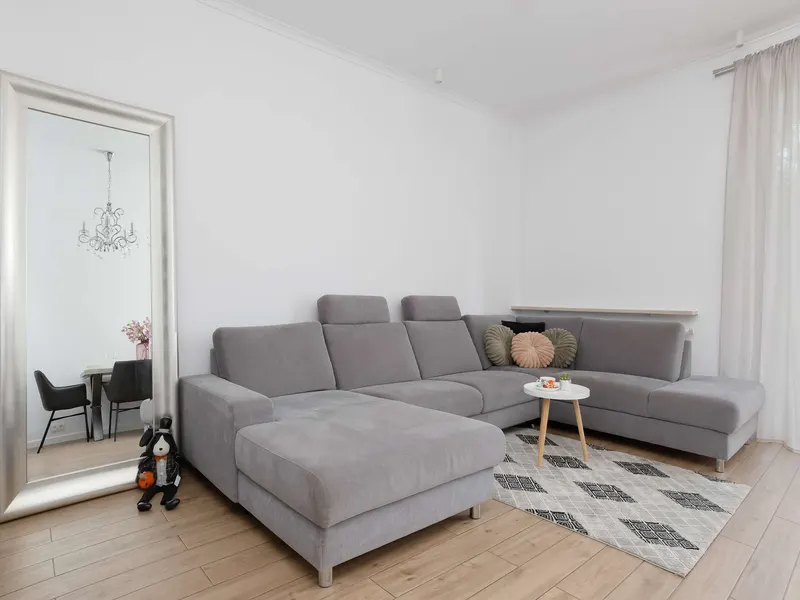 Comfortable Apartment with a Balcony Near the Airport – photo 1