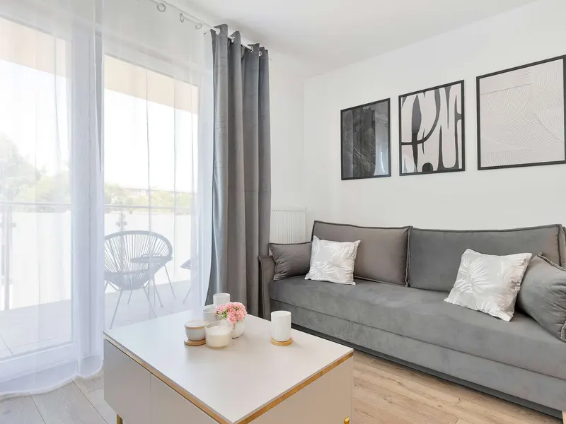 Słoneczny Apartament z Balkonem | Parking | Blisko Plaży – zdjęcie 1