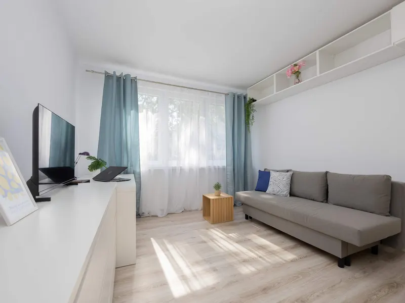 Przytulny Apartament z Biurkiem | Park Potulickich – zdjęcie 1