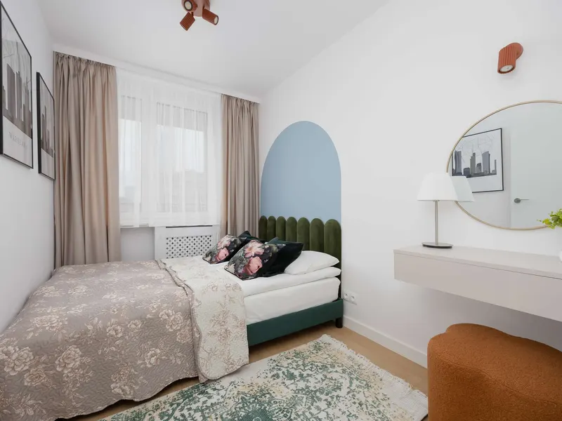 Stylish Apartment with Loggia | 2 Bedrooms | Workspace – photo 3