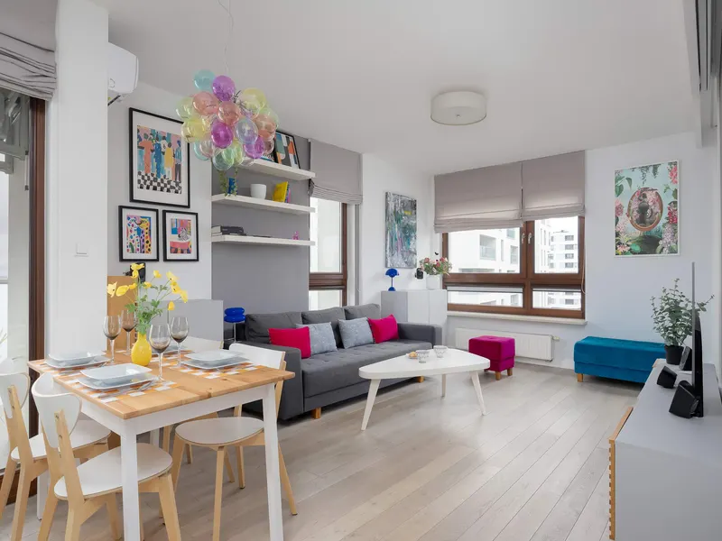 Geräumiges Appartement mit Balkon | Parkplatz | Blick auf die Stadt | Klimaanlage – Foto 1