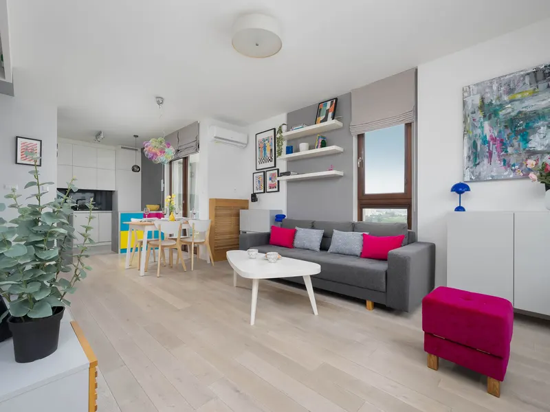 Geräumiges Appartement mit Balkon | Parkplatz | Blick auf die Stadt | Klimaanlage – Foto 5