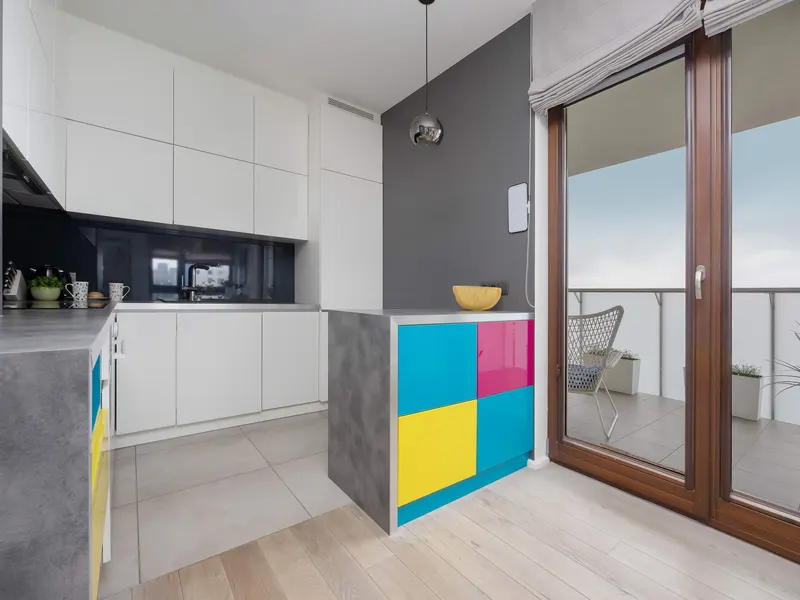 Geräumiges Appartement mit Balkon | Parkplatz | Blick auf die Stadt | Klimaanlage – Foto 3
