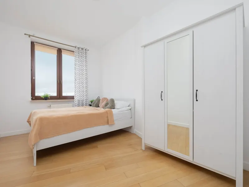 Air-Conditioned 3 Bedroom Apartment in Warsaw by Noclegi Renters – photo 3