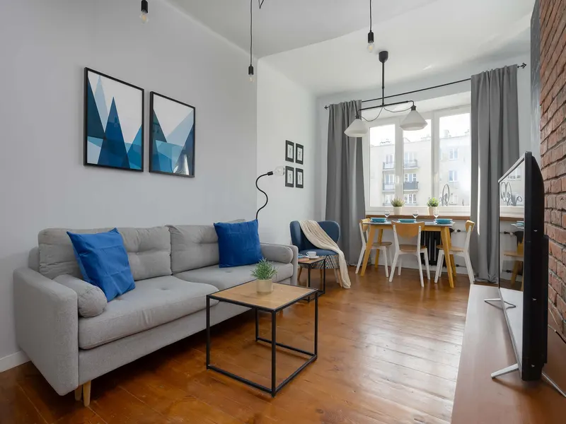 Przytulny Apartament z Biurkiem | Blisko Metra | SmartTV – zdjęcie 1
