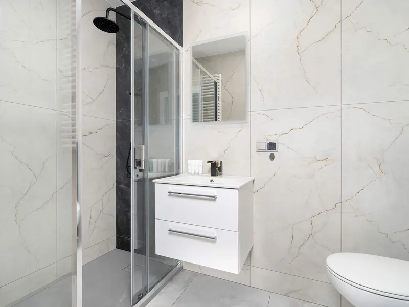 Geräumiges Appartement mit Balkon | Parkplatz | 2 Schlafzimmer – Foto 4